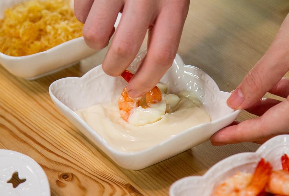 Tôm mà đem chiên kiểu này ăn cơm cũng ngon mà ăn tiệc lại càng chuẩn - Ảnh 5 Tôm mà đem chiên kiểu này ăn cơm cũng ngon mà ăn tiệc lại càng chuẩn - Ảnh 5